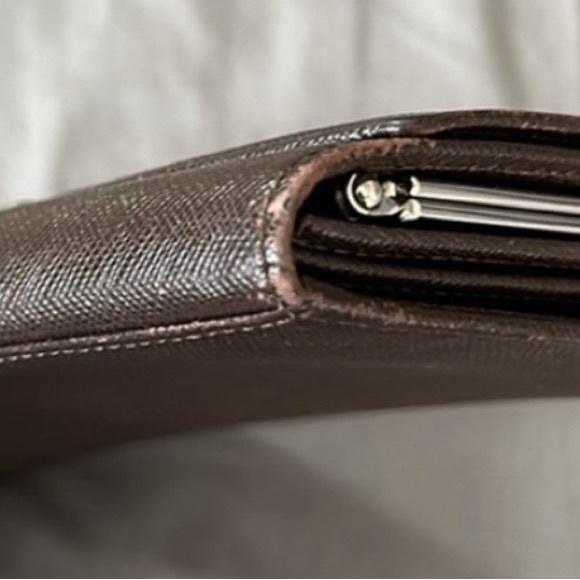 Burberry Long Wallet with kiss lock - Picture 8 of 9